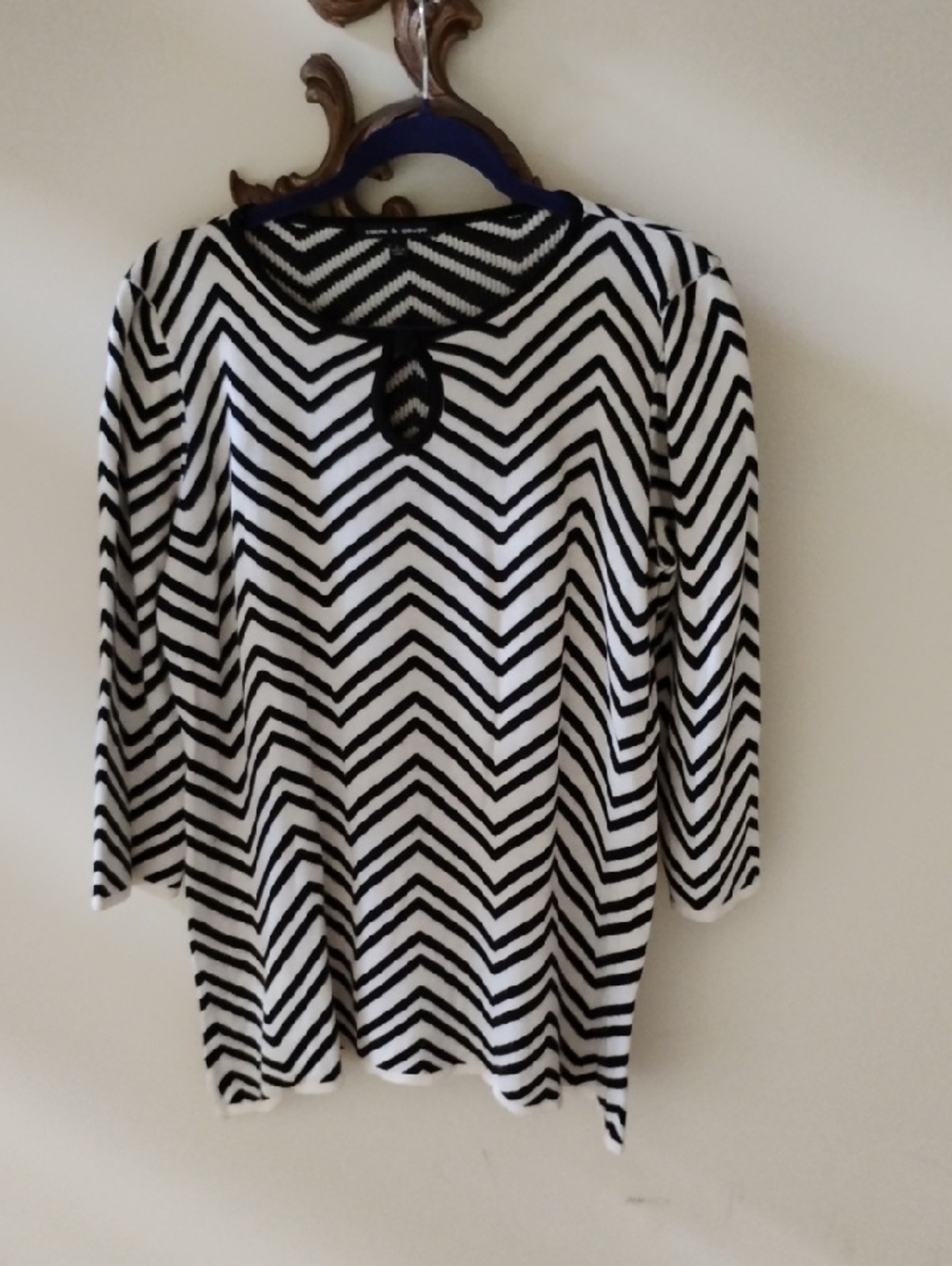 Cable & Gauge Black and White Chevron Knit Sweater